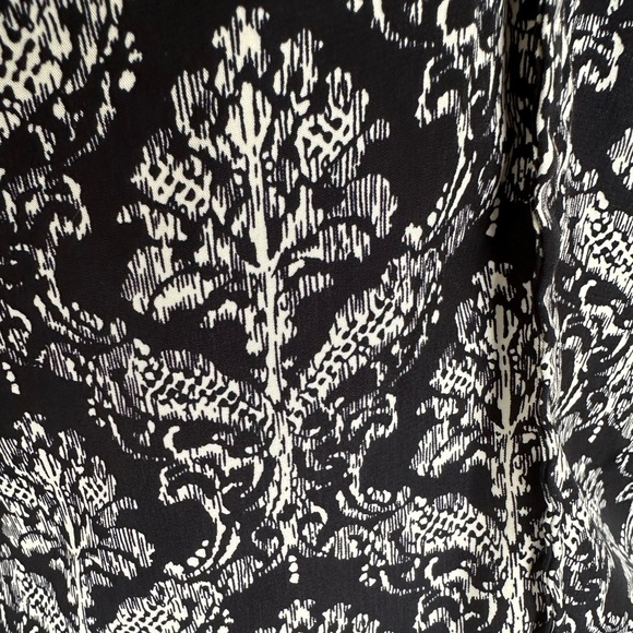 Dina Be for Francesca’s Collections Damask Sateen Cuff Shirttail Size Small (S) - Picture 7 of 9